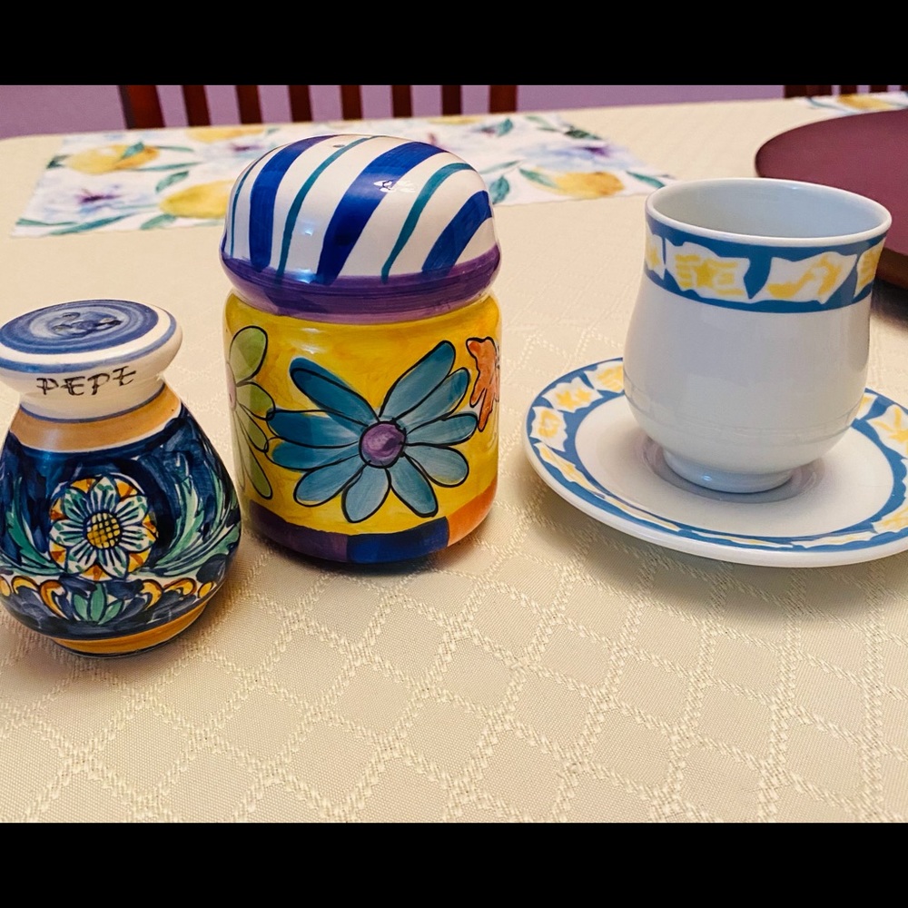 Salt/pepper & demitasse cup/saucer